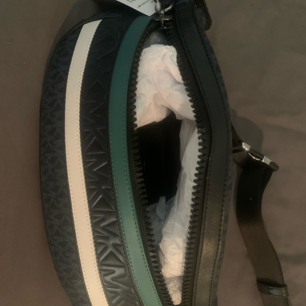 Fanny pack - Picture 3 of 4